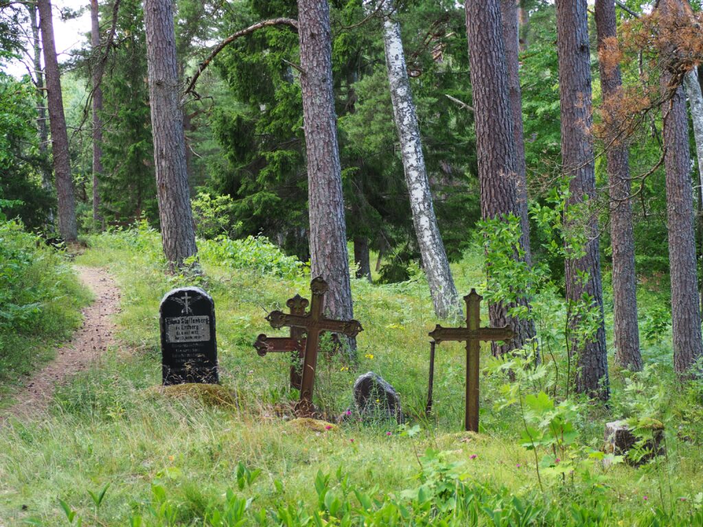 Mazirbe's graveyard