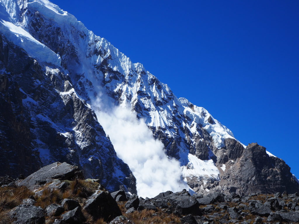 Avalanche near Abra Salkantay