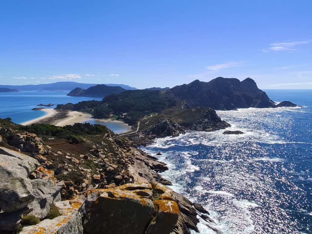 Views over Praia de Rodas, Lago de Nenos and Isla do Faro