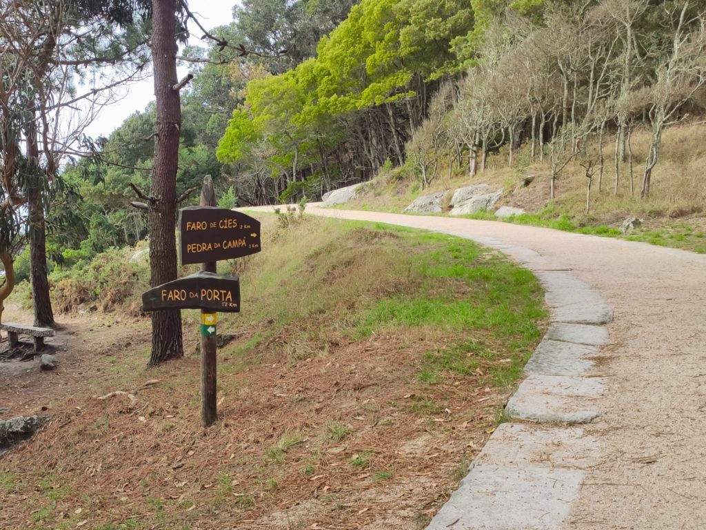 Hiking to Faro de Cies